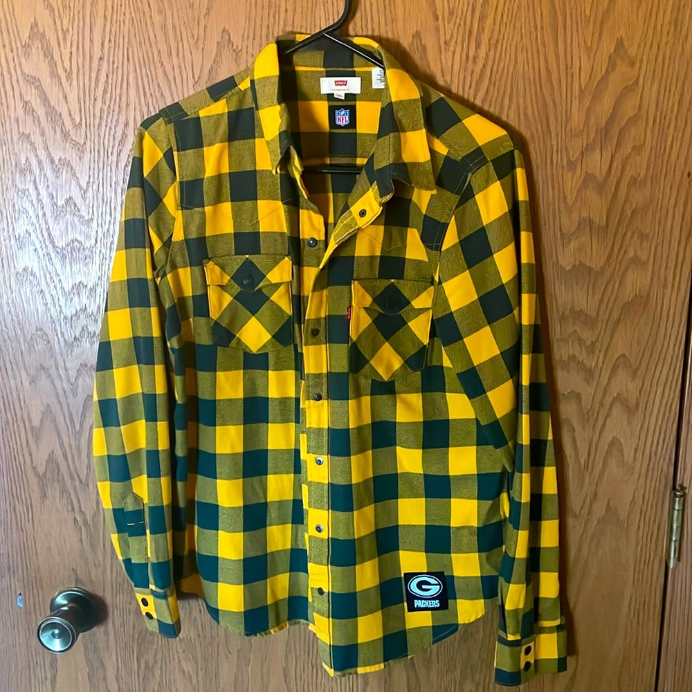 Medium Women’s Levi Plaid Shirt Packers